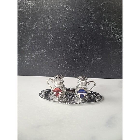 Vintage Metal Salt And Pepper Shakers Souvenir From Minnesota, READ FAIR - Picture 1 of 10